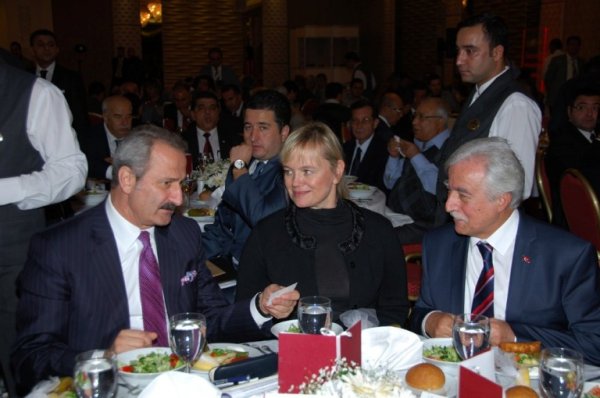 Bakan Çağlayan\'dan Aldırmaz’a destek 