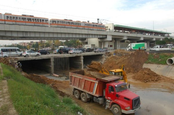 BÜYÜKŞEHİR KANALKÖPRÜ\'YÜ GENİŞLETİYOR 